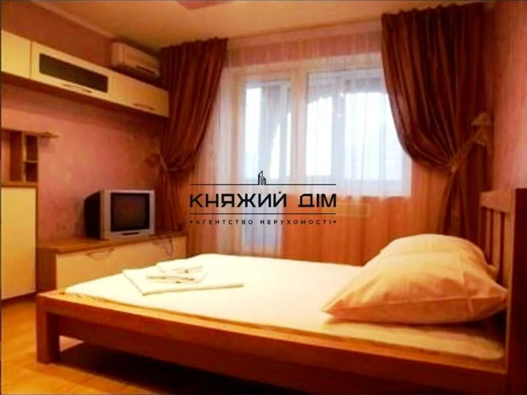Apartment. Kyiv, Zolotoustyevska st.