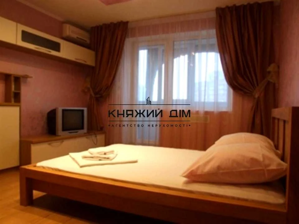 Apartment. Kyiv, Zolotoustyevska st.