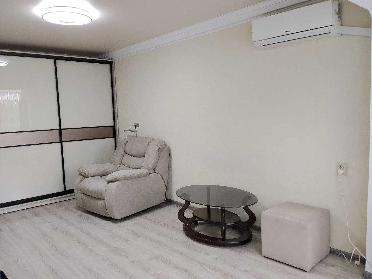 1-room apartment for sale, Vydradni Prospect 38 B, not a guest house