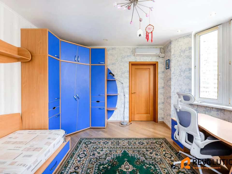 Квартира. Київ, Дніпровська набережна вул.