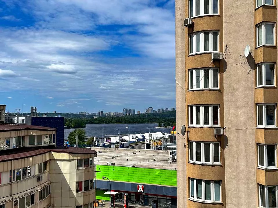Квартира. Київ, Дніпровська набережна вул.