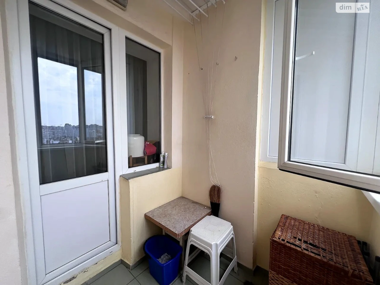 Long-Term Rental Apartment, Poczynki
