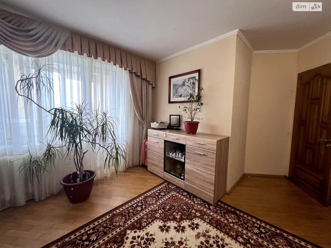 Long-Term Rental Apartment, Poczynki