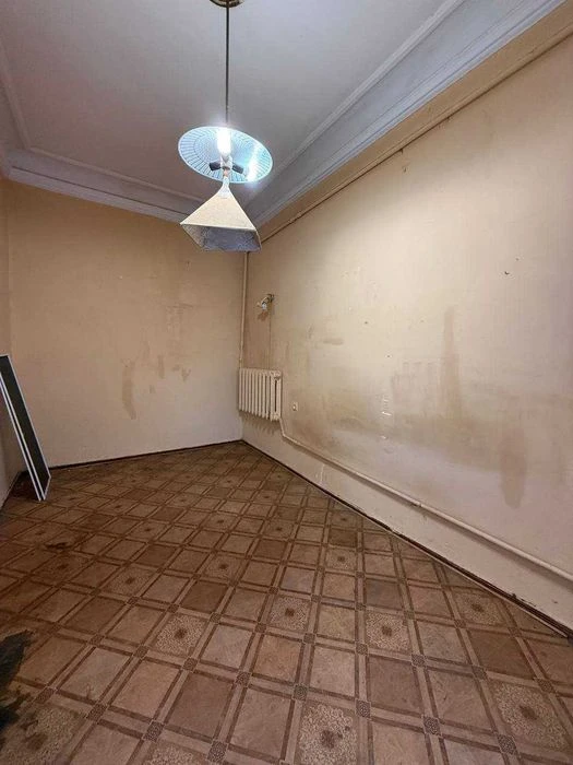 Two-room apartment for sale. Old window market