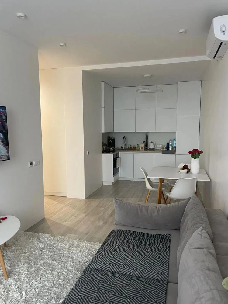 Продается 2-комнатная квартира 61 м² + 60 м² терраса 17/17 этаж ул. Стрий