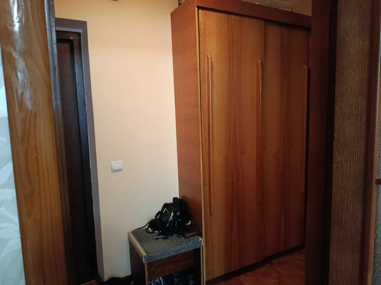 Продаж 1-кімнатної квартири з меблями і побутовою технікою п