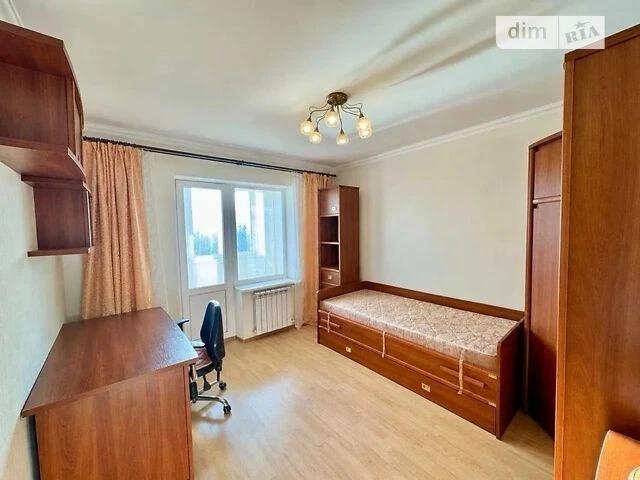 Sale of 3-room apartment 84.3 sq. m. on Salyutna St. 42/46 • ID 345