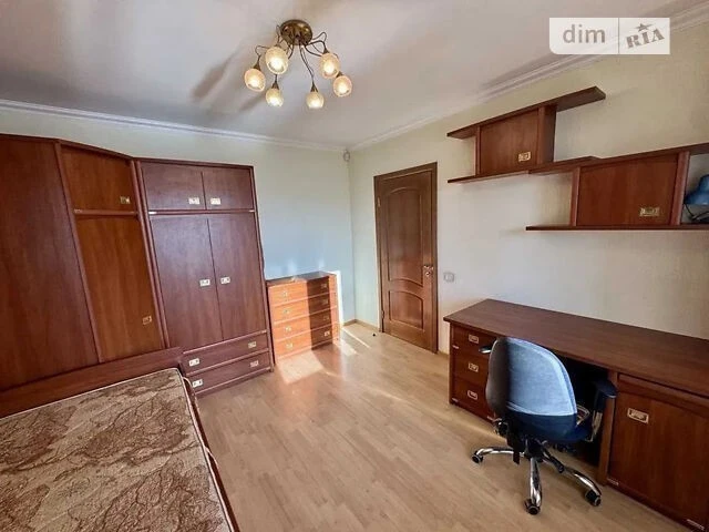 Sale of 3-room apartment 84.3 sq. m. on Salyutna St. 42/46 • ID 345