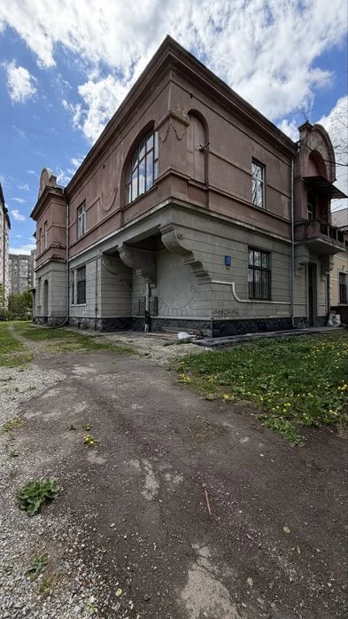 Продаж квартири в ексклюзивному будинку по вулиці Тарнавсько