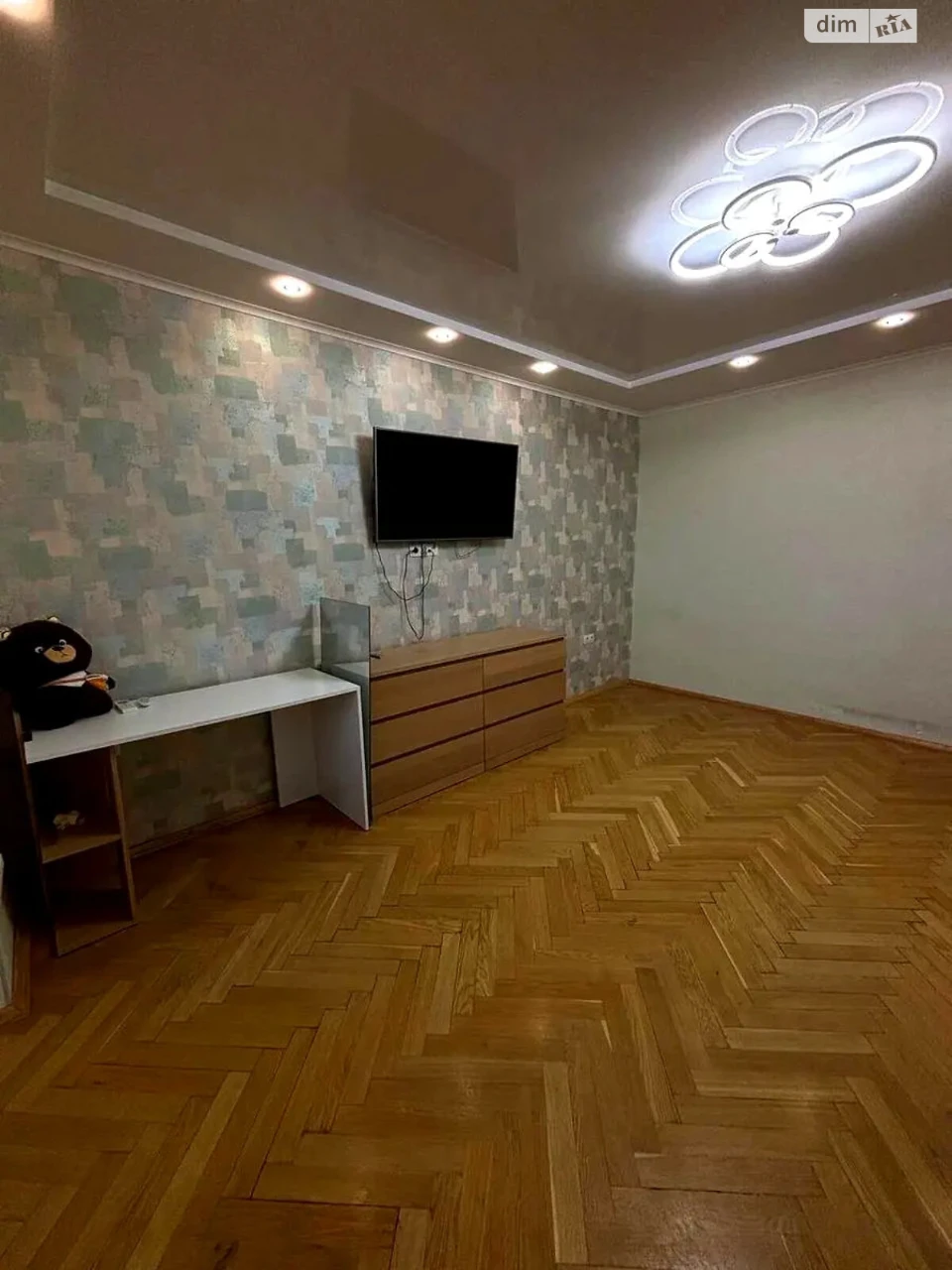 Long-Term Rental Apartment on the Left Bank