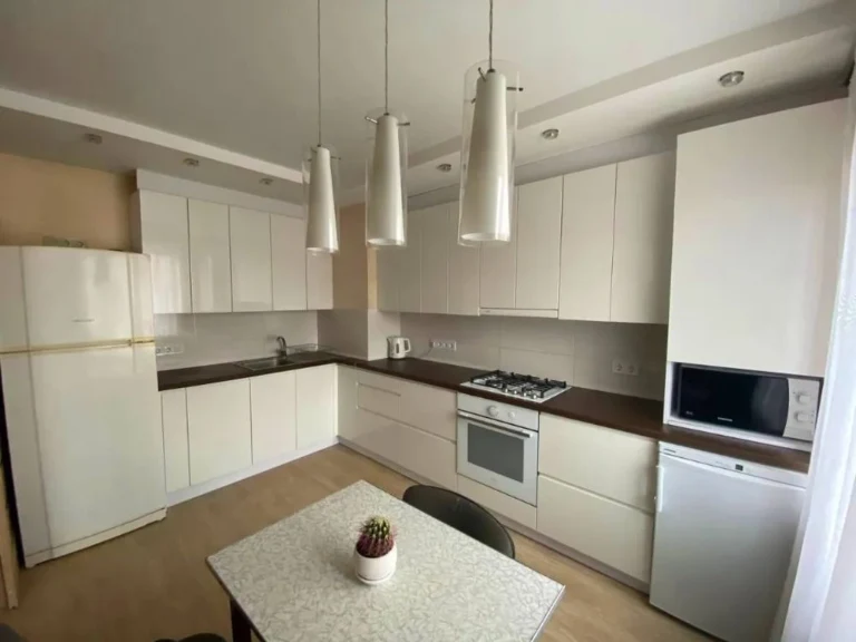 Sale of a 3-bedroom apartment in Topoli-3. Panikahy/Zaporozhke Shose.