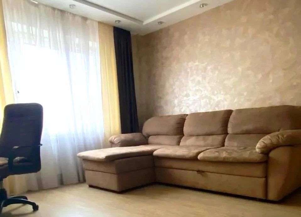 Sale of a 3-bedroom apartment in Topoli-3. Panikahy/Zaporozhke Shose.