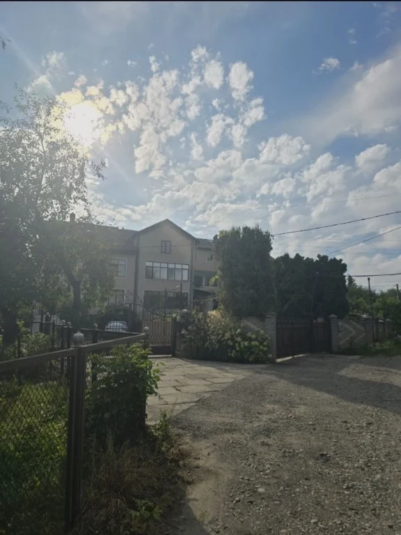 Будинок, центр м.Чернівці, 4 кімн, 2 санвузли,4 балкони, вул