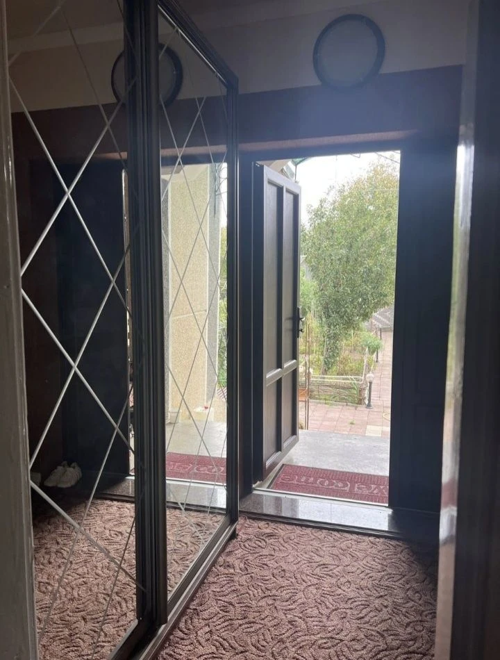 Будинок, центр м.Чернівці, 4 кімн, 2 санвузли,4 балкони, вул