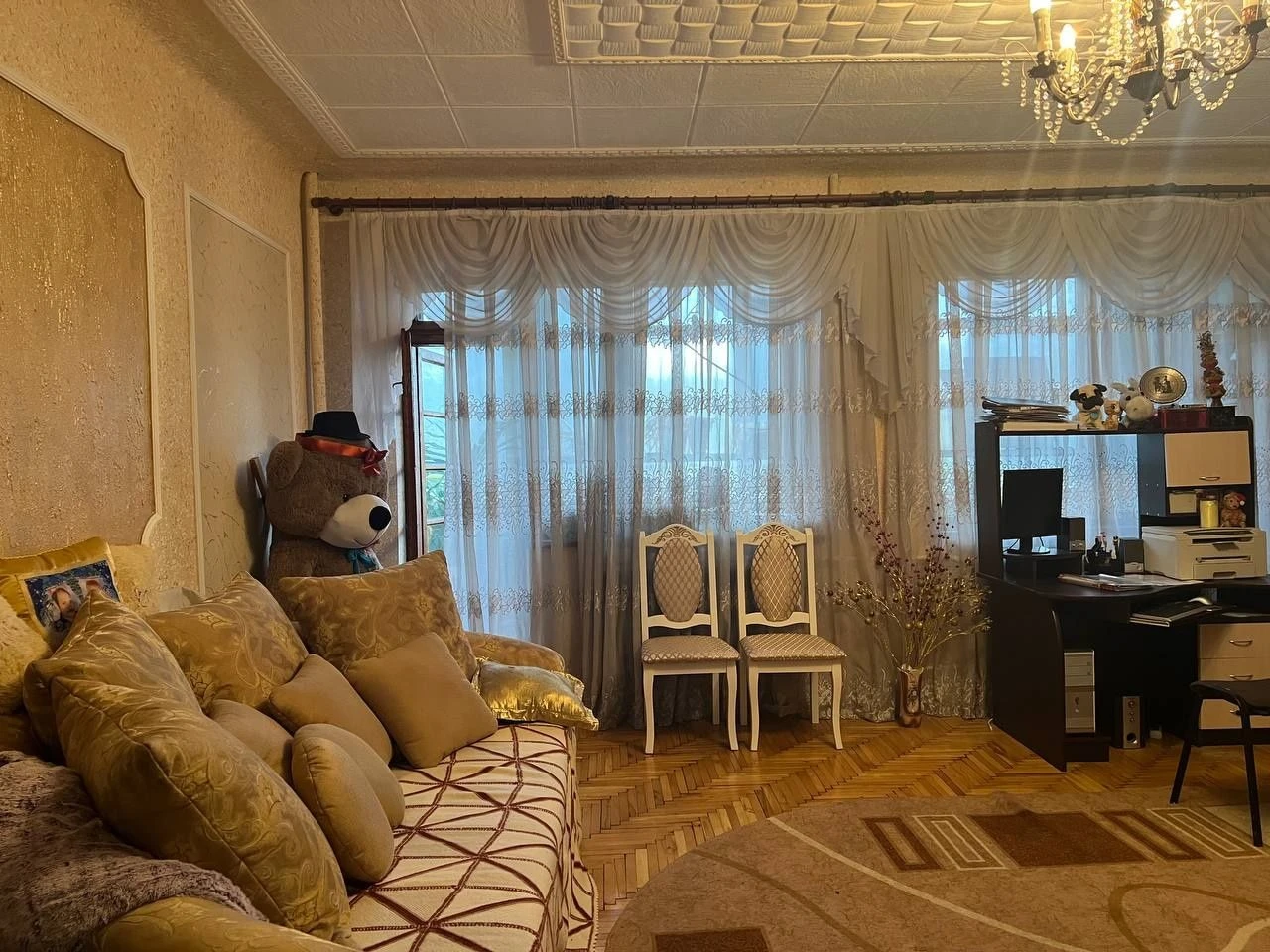 Будинок, центр м.Чернівці, 4 кімн, 2 санвузли,4 балкони, вул