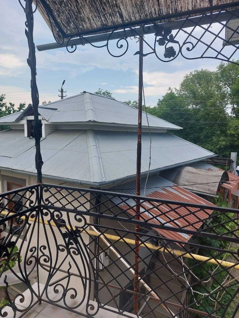 Продам домоволодіння з двох будинків у Годилові, вул. Яблуні