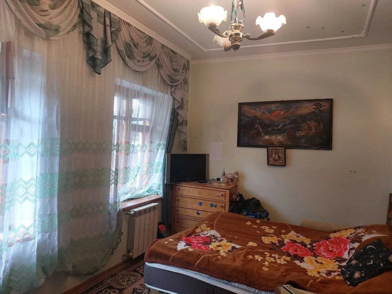 Продам домоволодіння з двох будинків у Годилові, вул. Яблуні