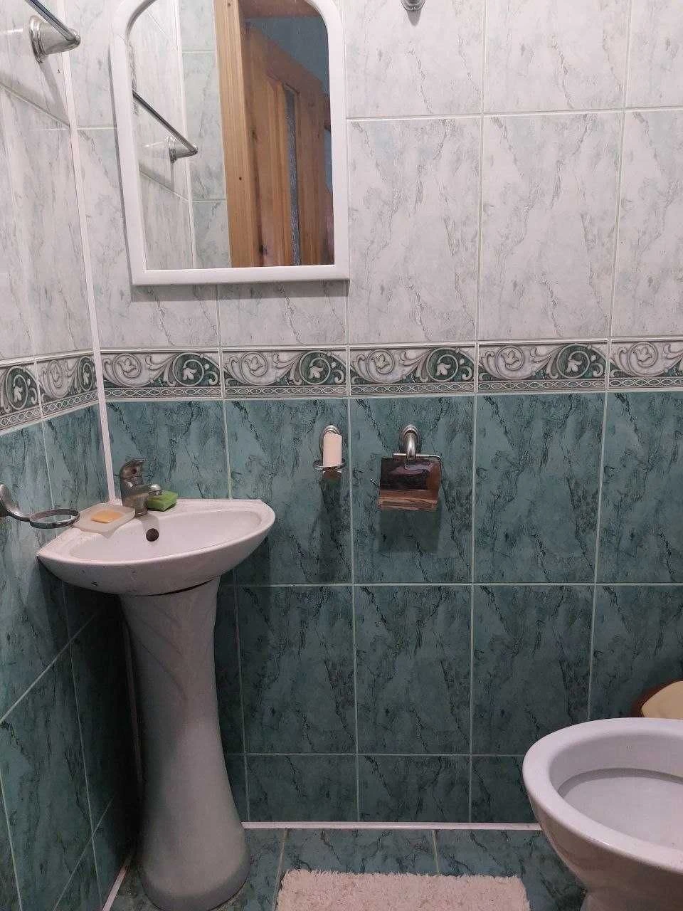 Продам домоволодіння з двох будинків у Годилові, вул. Яблуні