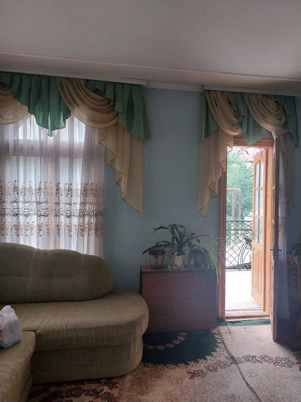 Продам домоволодіння з двох будинків у Годилові, вул. Яблуні