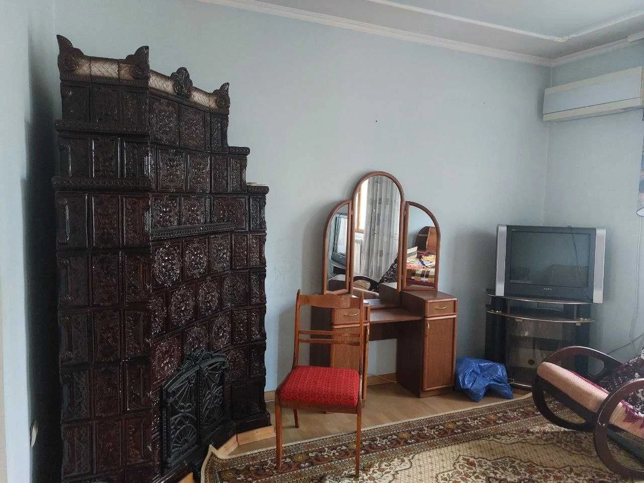 Продам домоволодіння з двох будинків у Годилові, вул. Яблуні