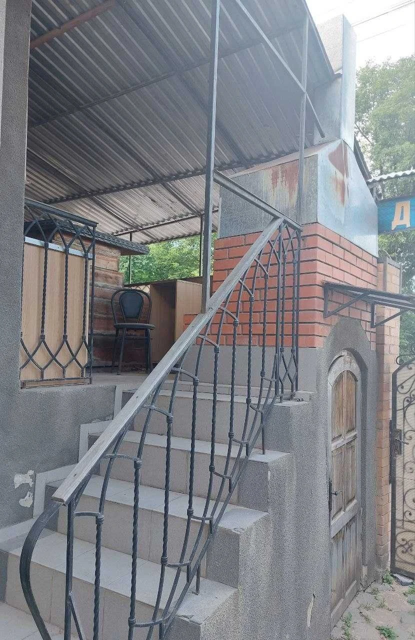 Продам домоволодіння з двох будинків у Годилові, вул. Яблуні