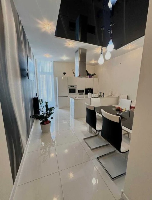 Luxury 3-room apartment for sale in the Ultra Botanical Garden Pa residential complex