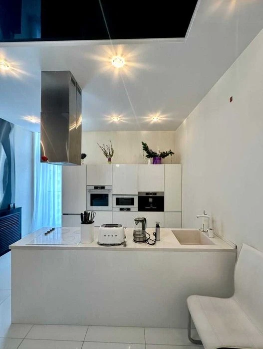 Luxury 3-room apartment for sale in the Ultra Botanical Garden Pa residential complex