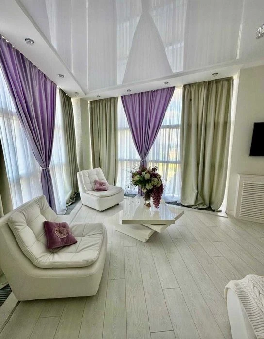 Luxury 3-room apartment for sale in the Ultra Botanical Garden Pa residential complex