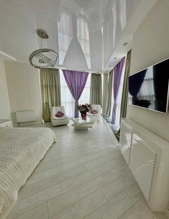 Luxury 3-room apartment for sale in the Ultra Botanical Garden Pa residential complex