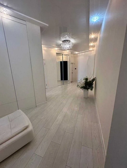 Luxury 3-room apartment for sale in the Ultra Botanical Garden Pa residential complex