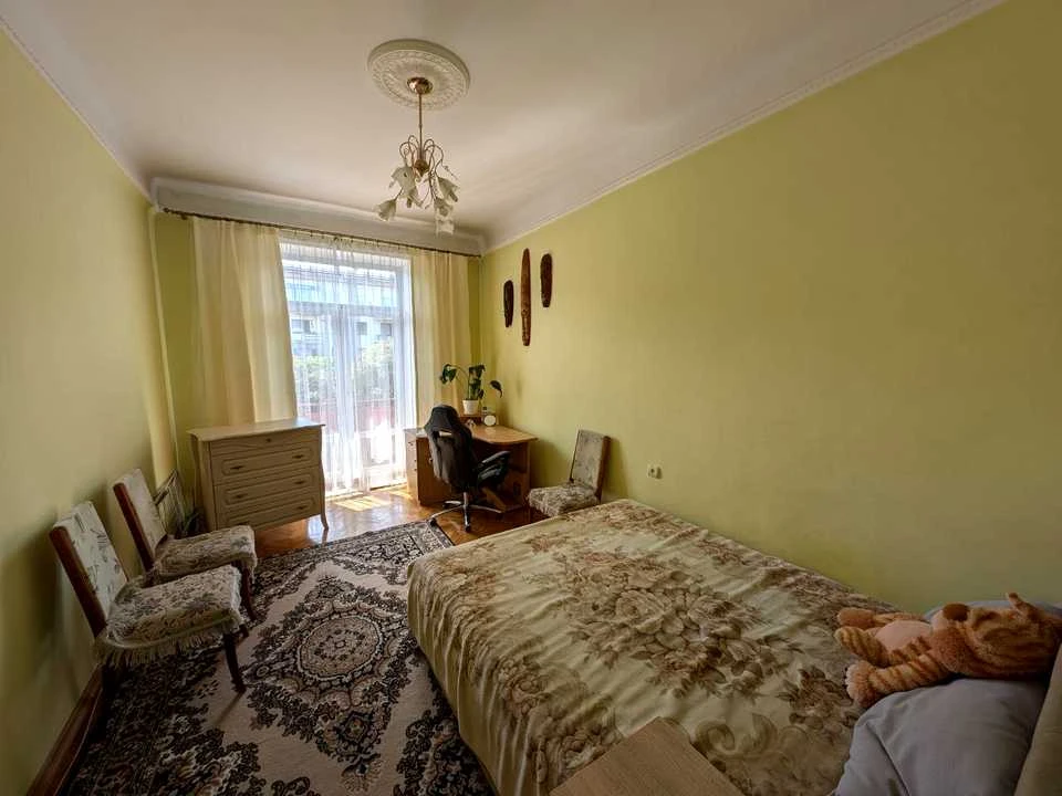 Apartment. Ivano-Frankivsk, Nezalezhnosti St.