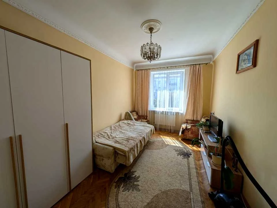 Apartment. Ivano-Frankivsk, Nezalezhnosti St.