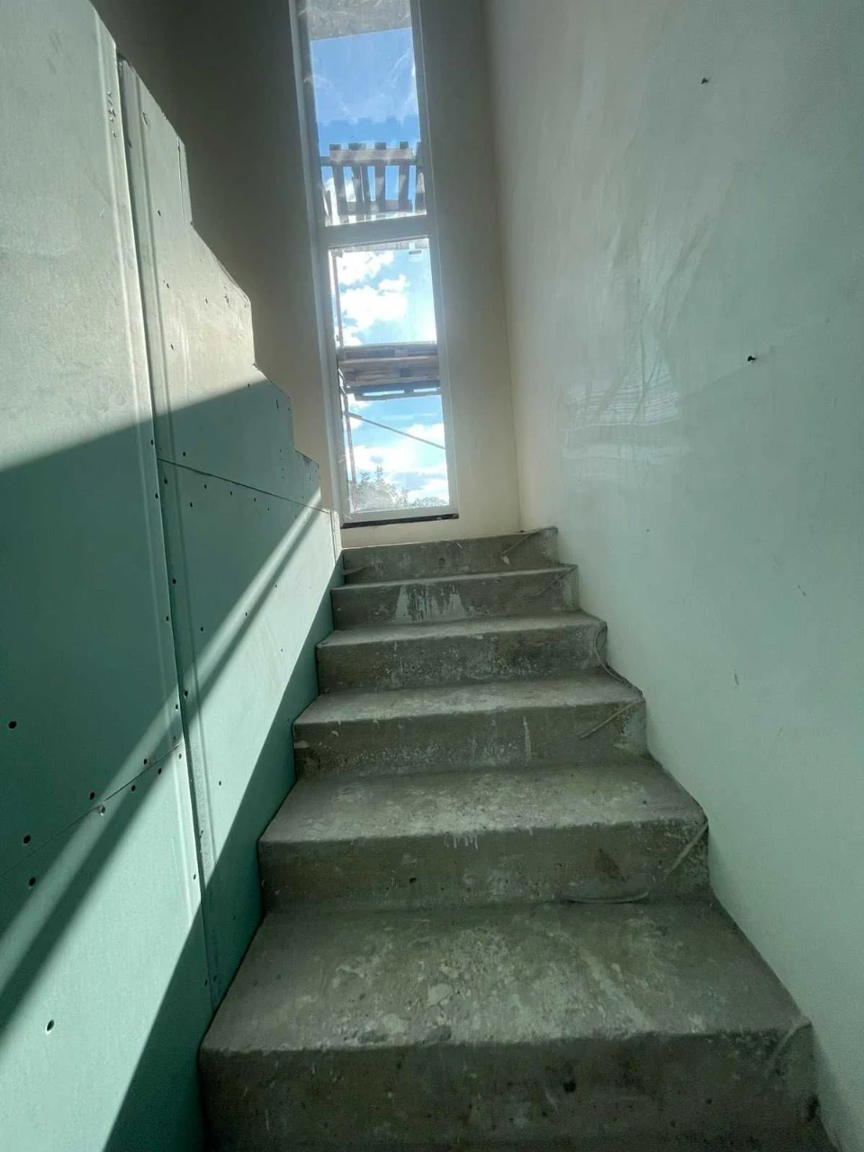 For Sale: House in Sovinyo. Renovated. Full autonomy. Land