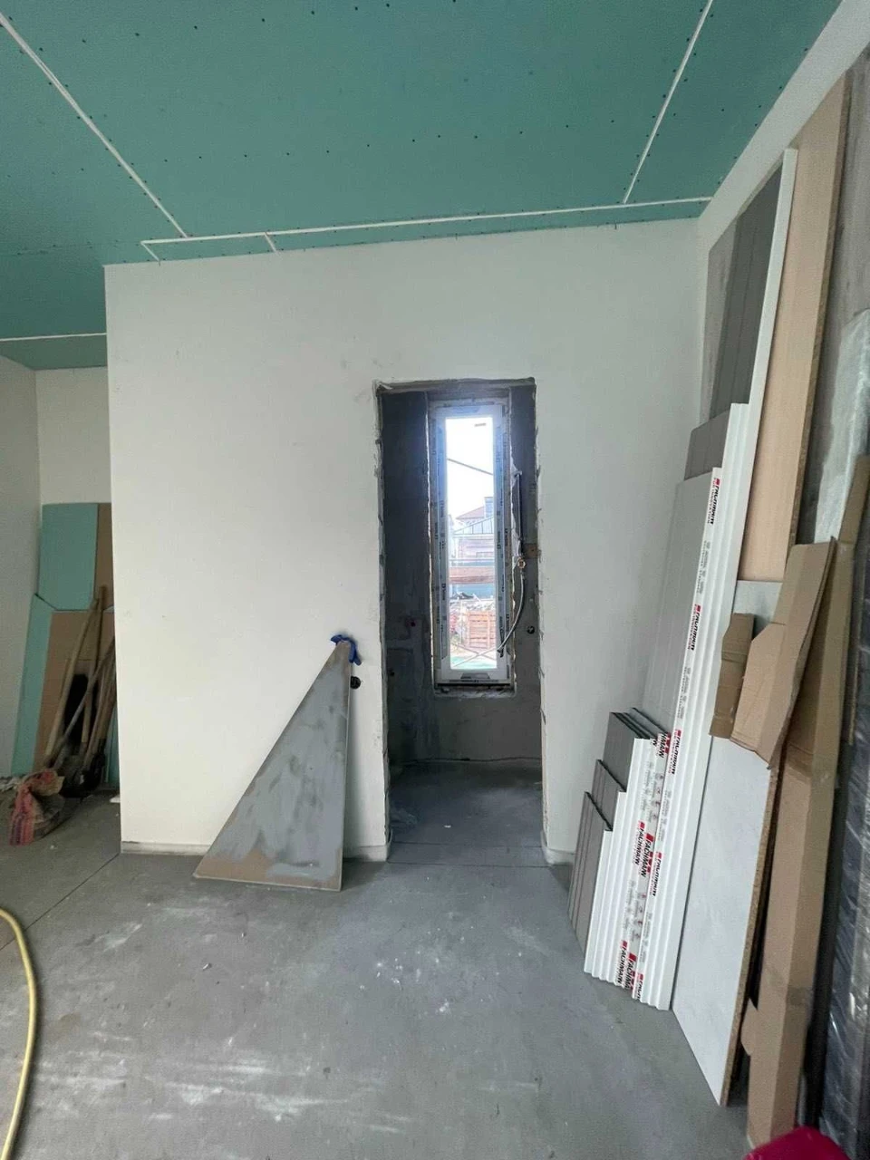 For Sale: House in Sovinyo. Renovated. Full autonomy. Land
