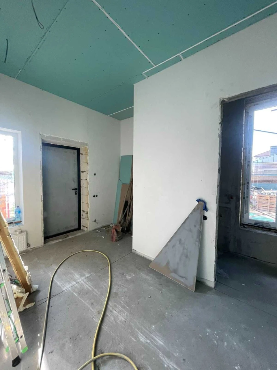 For Sale: House in Sovinyo. Renovated. Full autonomy. Land