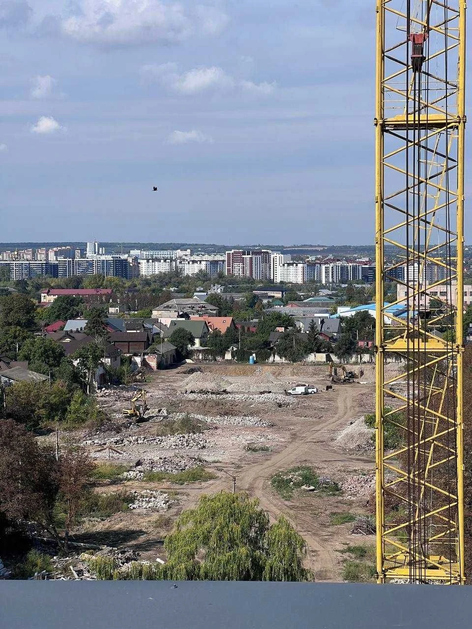 Простора трикімнатна квартира з балконом та автономним опале