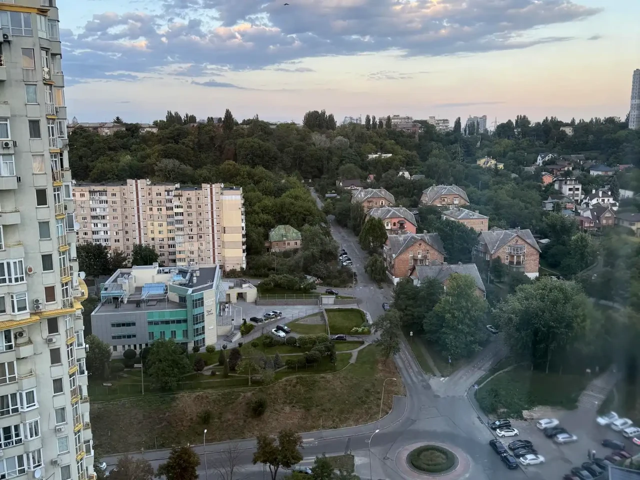 Rent 1-bedroom apartment 63 m² on the 18/25 floor