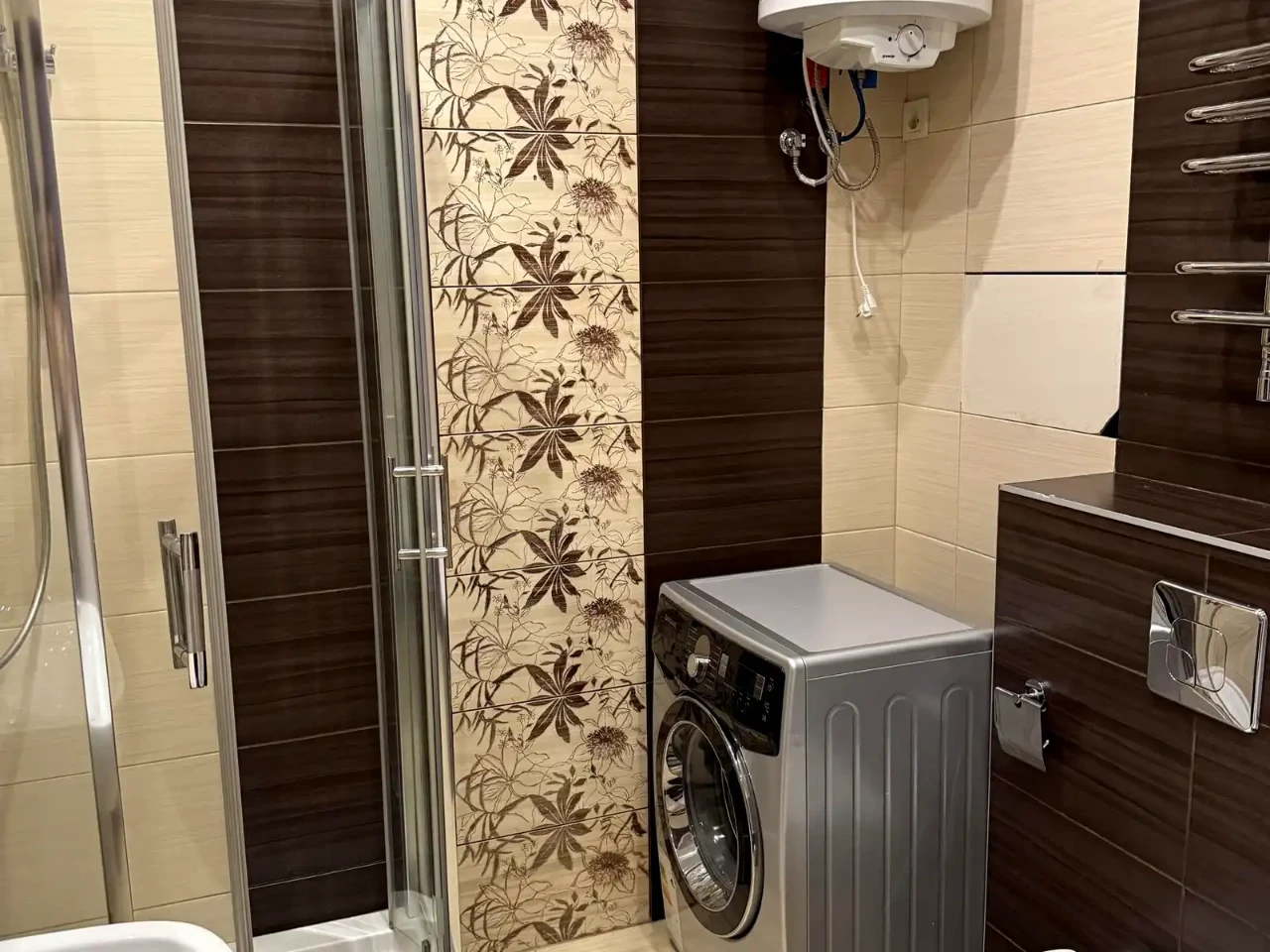 Rent 1-bedroom apartment 63 m² on the 18/25 floor