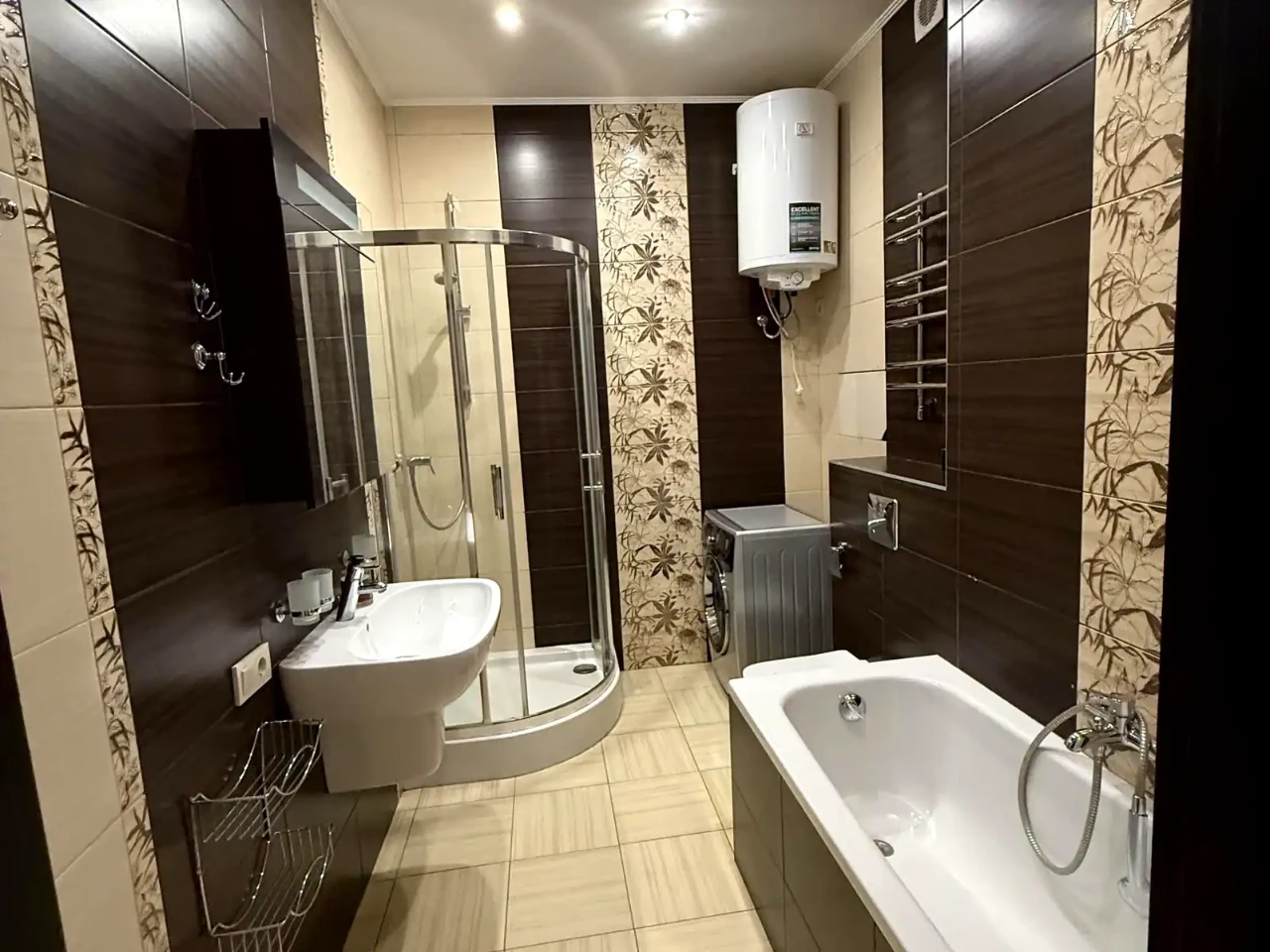 Rent 1-bedroom apartment 63 m² on the 18/25 floor