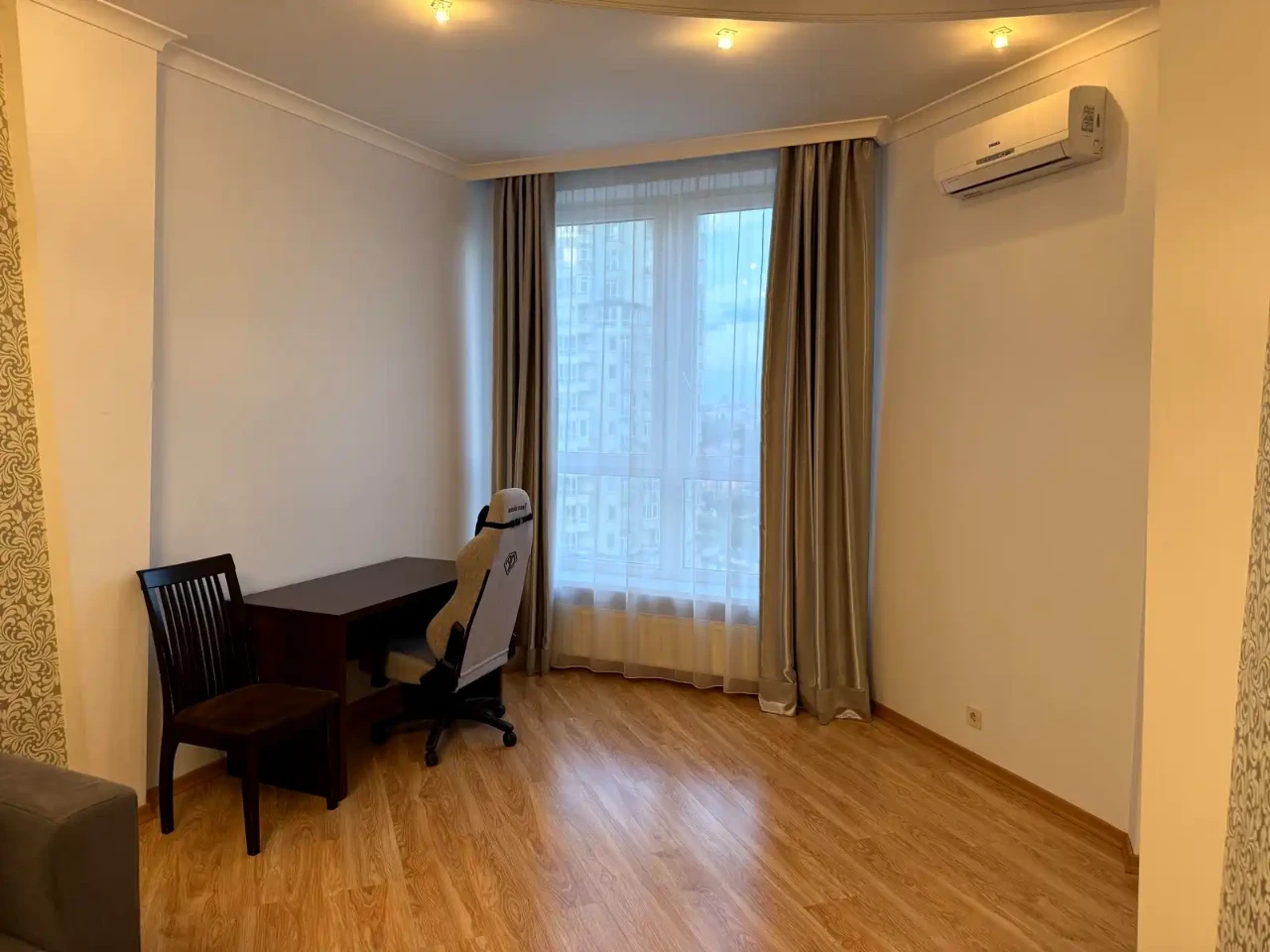 Rent 1-bedroom apartment 63 m² on the 18/25 floor