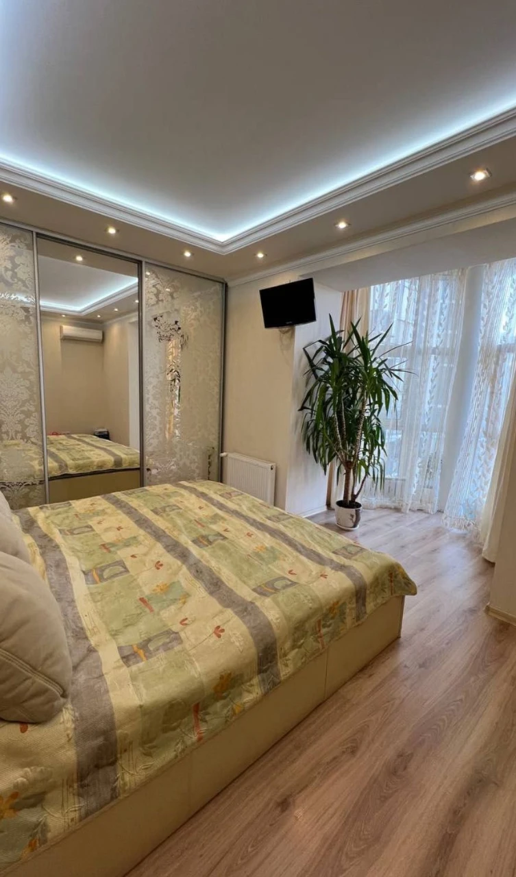 Продаж квартири на Перемозі Набережна Перемоги Центр