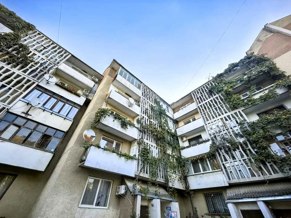Apartment. Uzhgorod, Adolfy Dobrianskyi Street