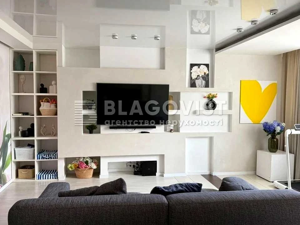 Apartment. Sribnokilska St., Kyiv