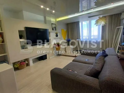 Apartment. Sribnokilska St., Kyiv