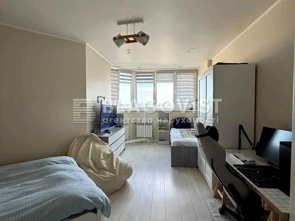 Apartment. Sribnokilska St., Kyiv