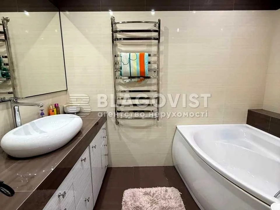 Apartment. Sribnokilska St., Kyiv