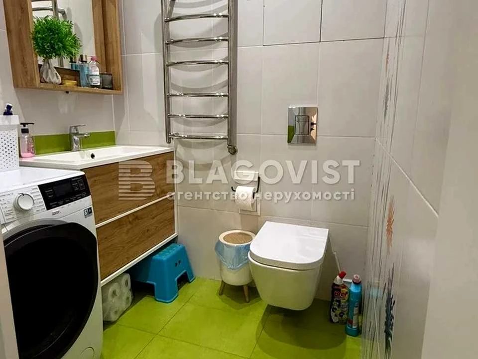 Apartment. Sribnokilska St., Kyiv