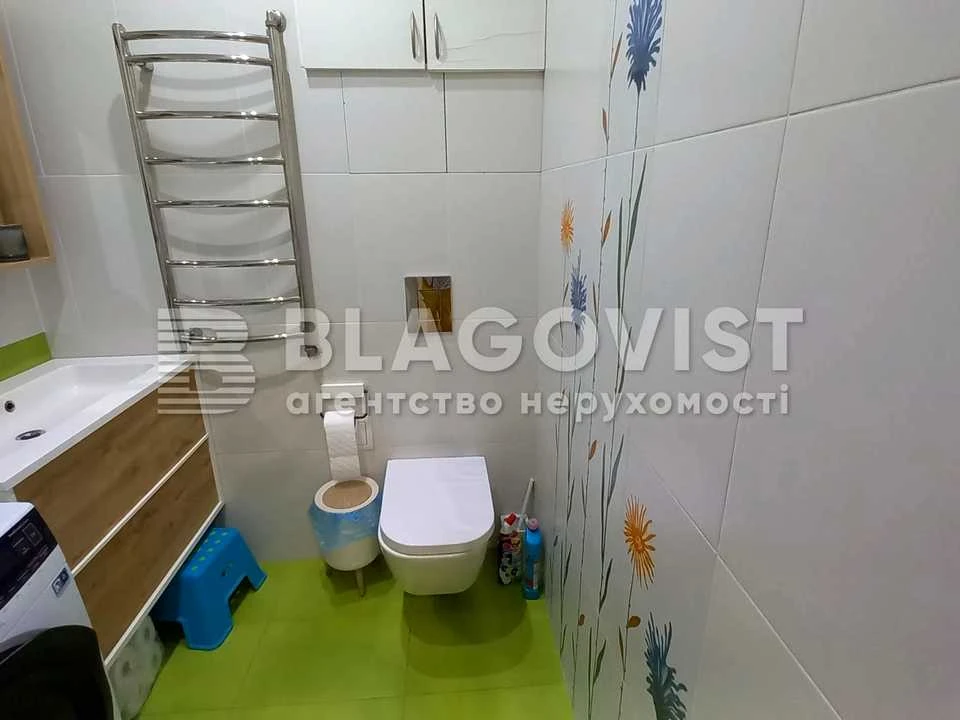 Apartment. Sribnokilska St., Kyiv