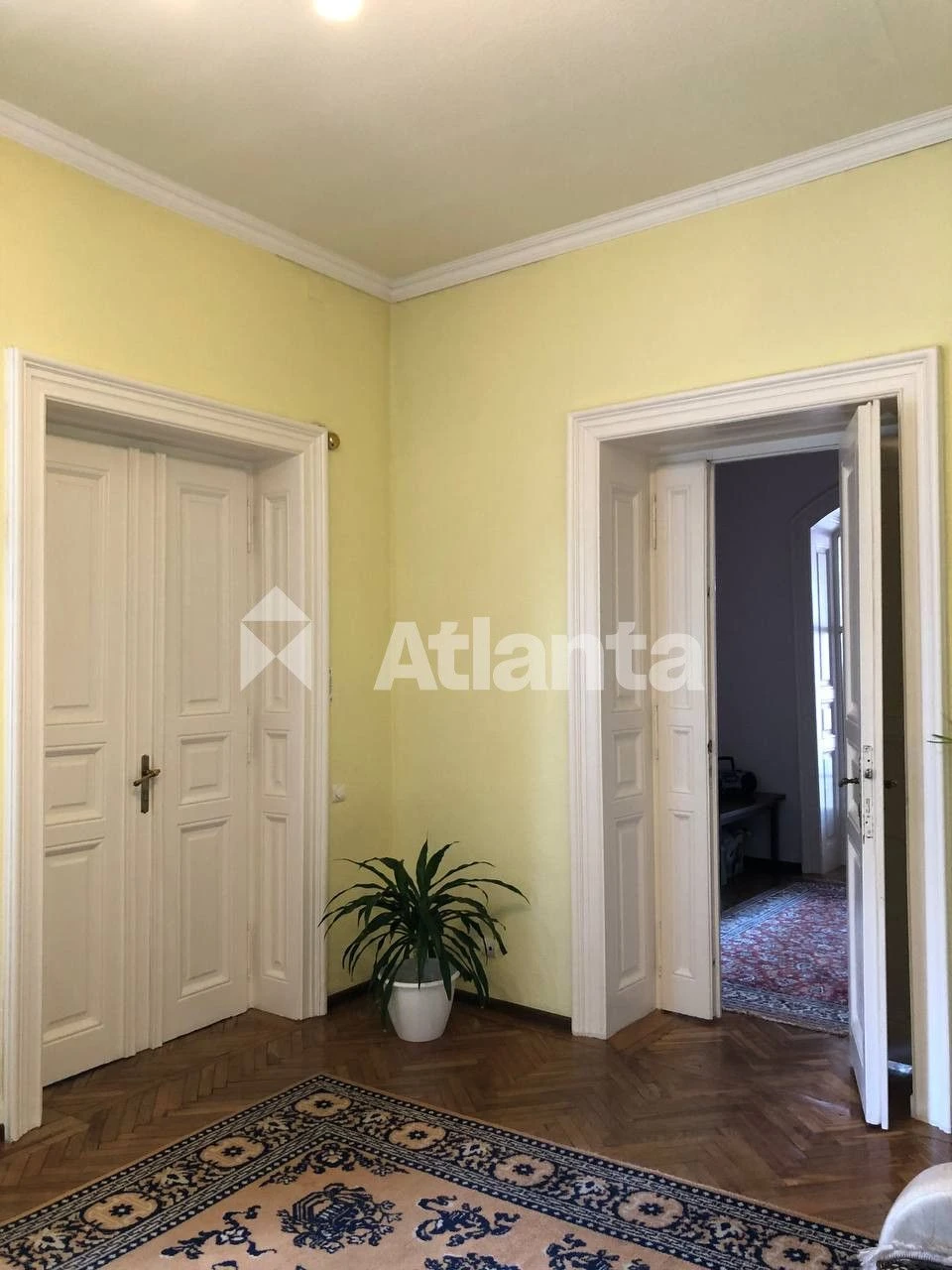 Sale of a spacious apartment on Lychakivska Street