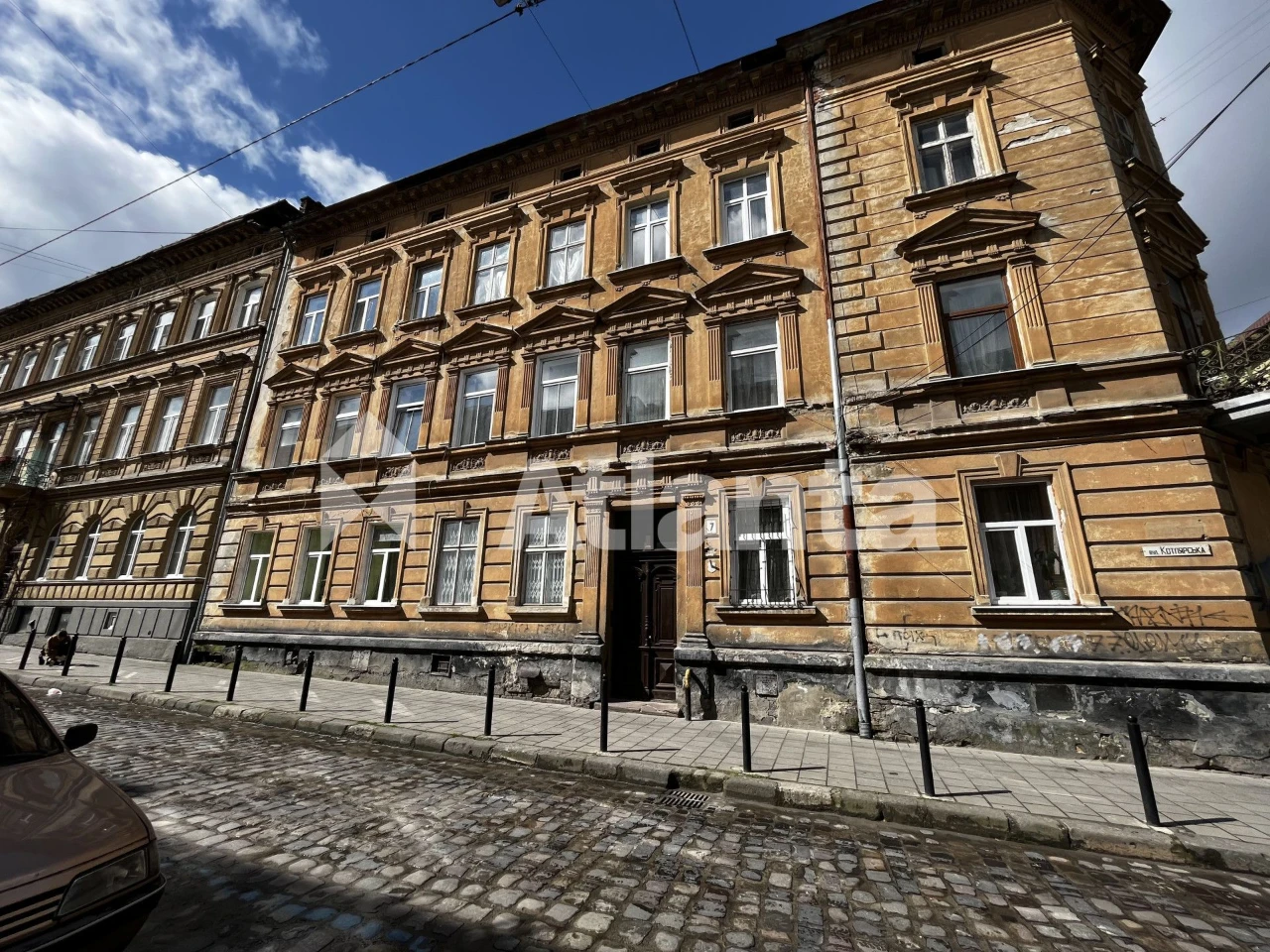 Sale of a 3-room apartment on Kotlary Street, 1st floor.
